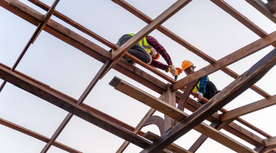 Professional gutter cleaning services in Dakota City, IA